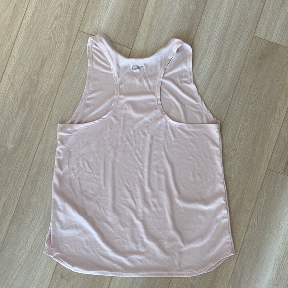 Size medium nike running tank - Picture 3 of 3